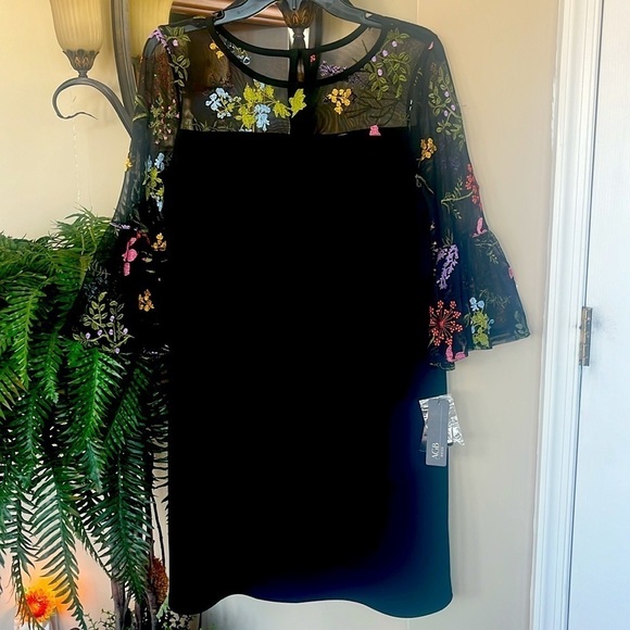 Brand New AGB Black Sheath Dress Mesh Bell Sleeves w/ Embroidered Flowers Floral - Picture 15 of 15